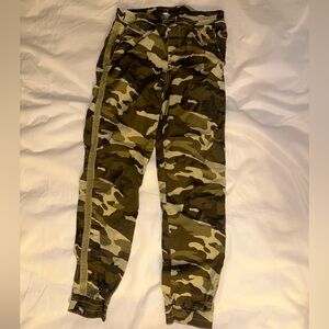 Boys Zara army fatigue cargo pants green size 11/12